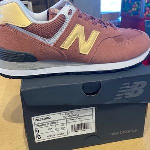 Women’s New Balance 574